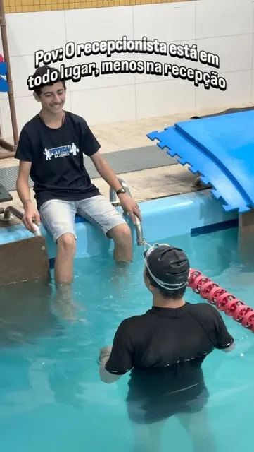 Aula na piscina da Physical